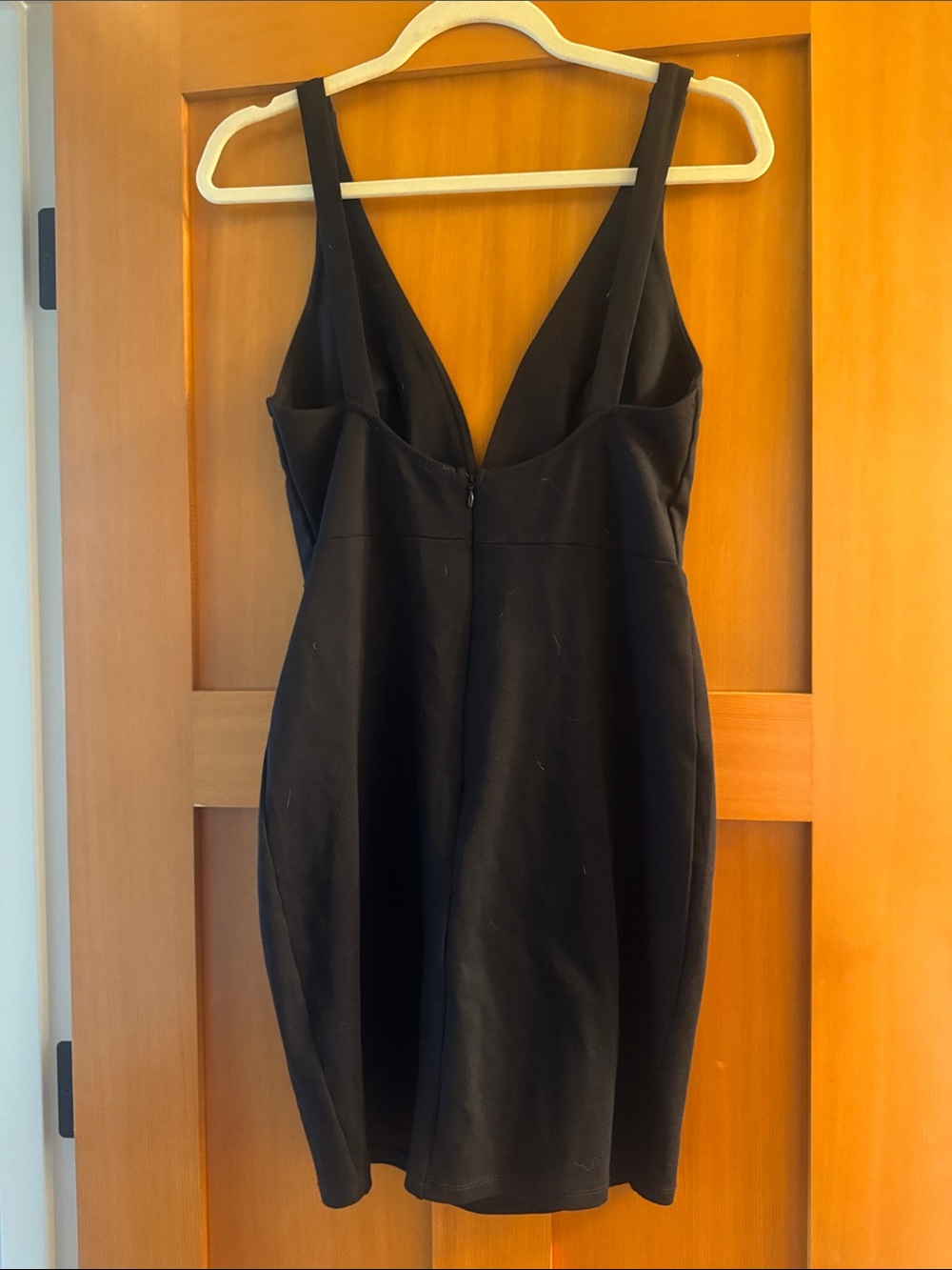 Lulu’s Black V-Neck Sleeveless Sheath Dress - Picture 2 of 3